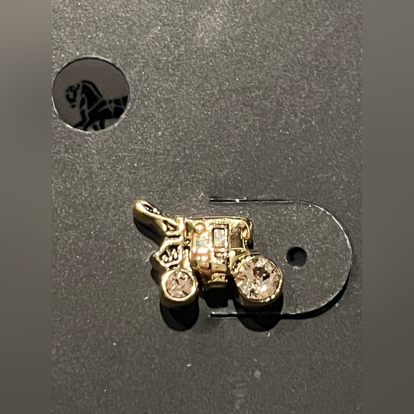 🆕 COACH Horse 🐴 & Carriage Stud Earrings - Picture 4 of 7